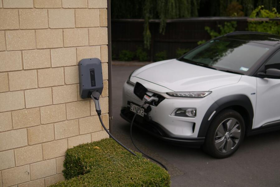 Smarta elbilsladdare ger energieffektiv laddning hemma